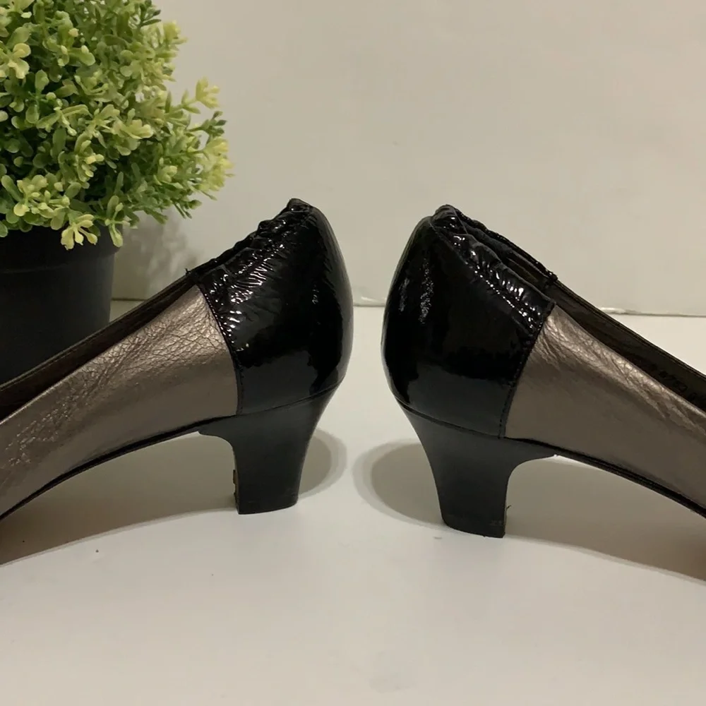 Brighton Marci Medallion Leather Low Heel Pumps 8.5 Narrow